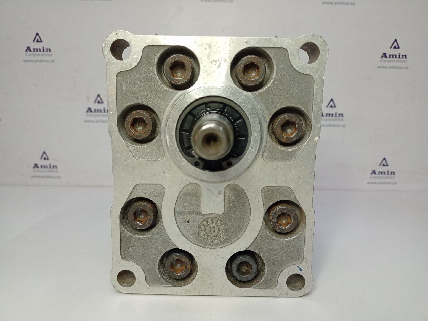 Sundstrand SNP3/33 D CO01 Hydraulic Gear Pump - NEW Free Fast Shipping