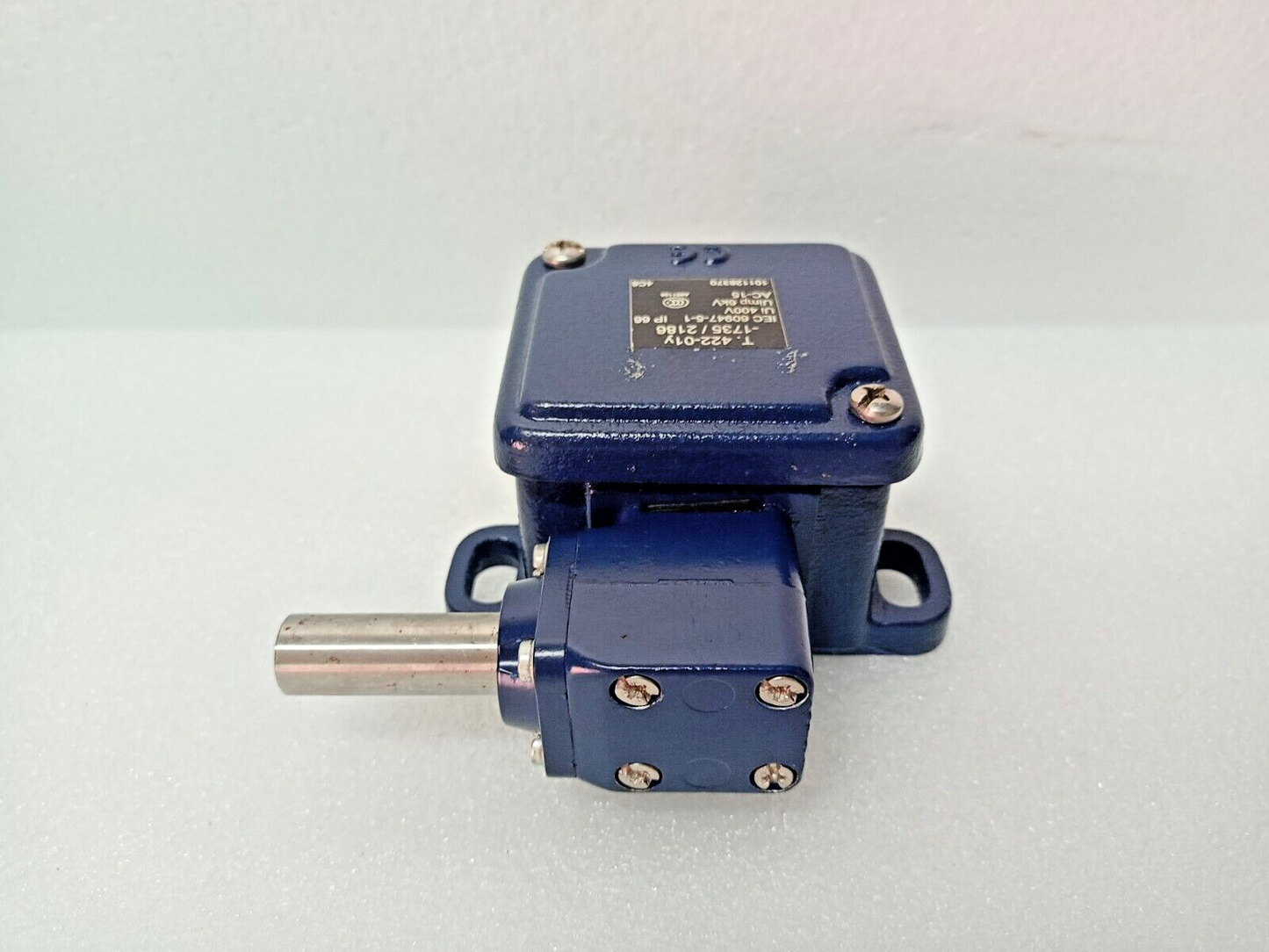 SCHMERSAL T.422-01Y-1735/2186, AC-15, Ui 400V, Uimp 6kV Limit Switch - NEW