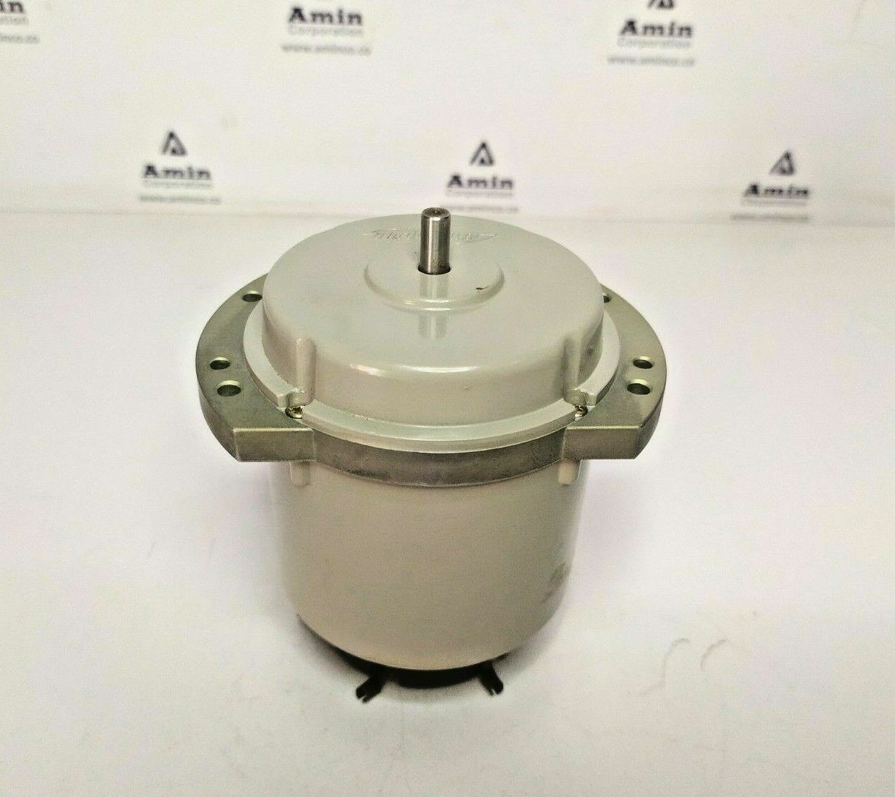Tamagawa Synchro Motor TS21N1E11 (100/110 V 50/60 Hz) - NEW