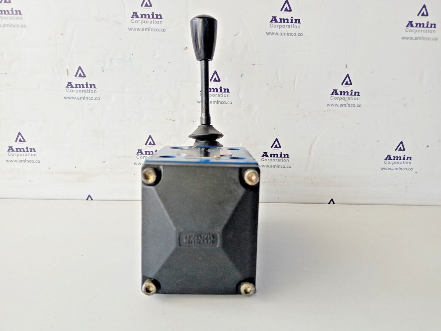 REXROTH 4WMM 10 C31 Directional control valve MNR R900597811 - NEW