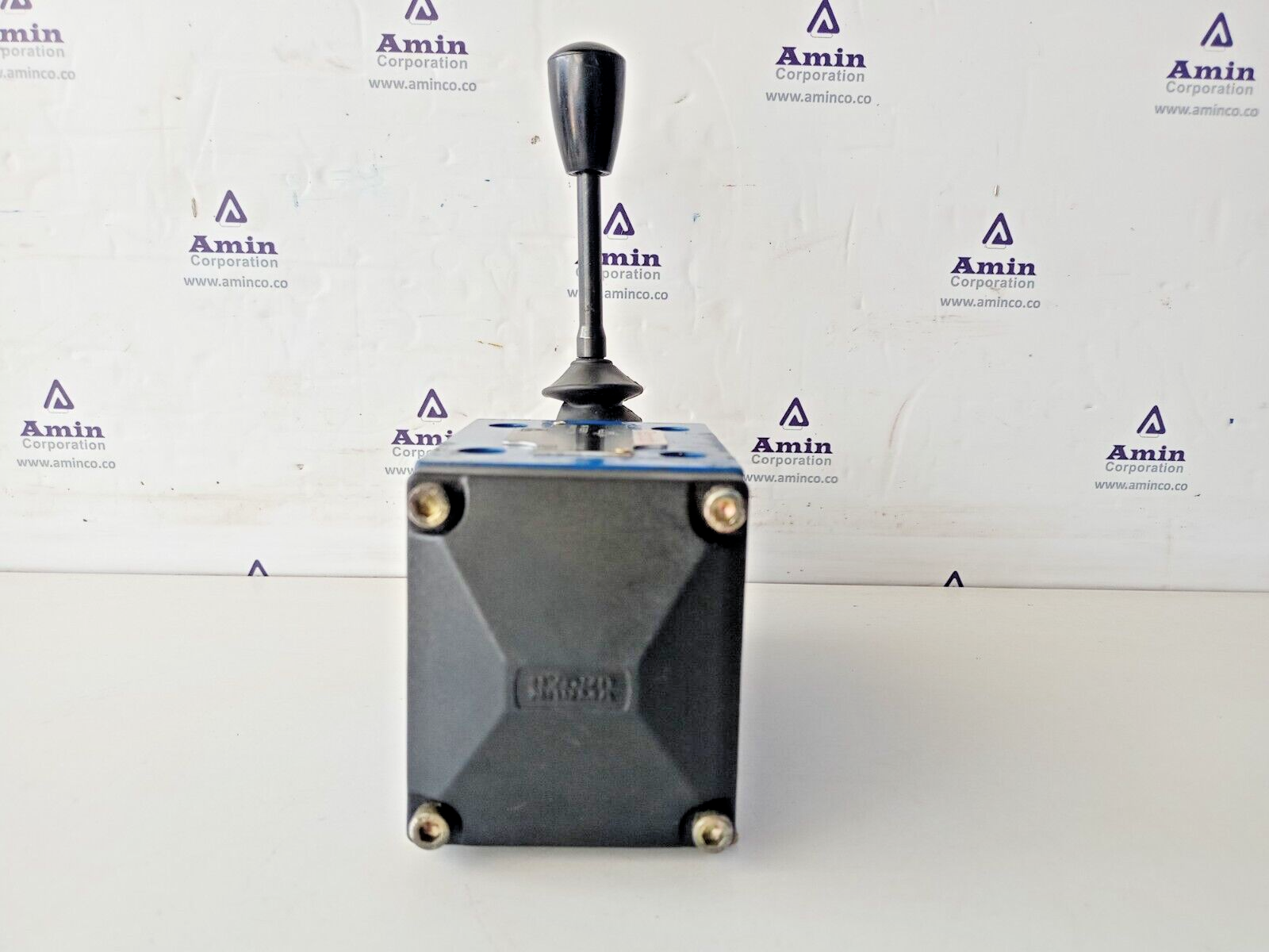 REXROTH 4WMM 10 C31 Directional control valve MNR R900597811 - NEW