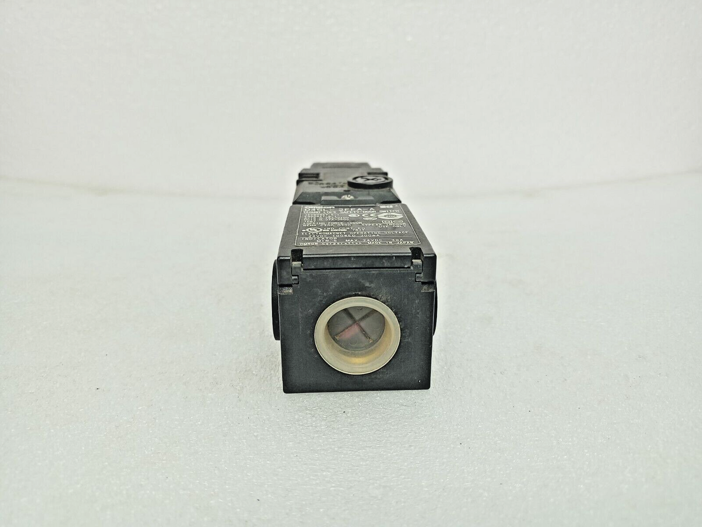 Omron D4GL-2FFA-A4 Guard lock safety-door switch