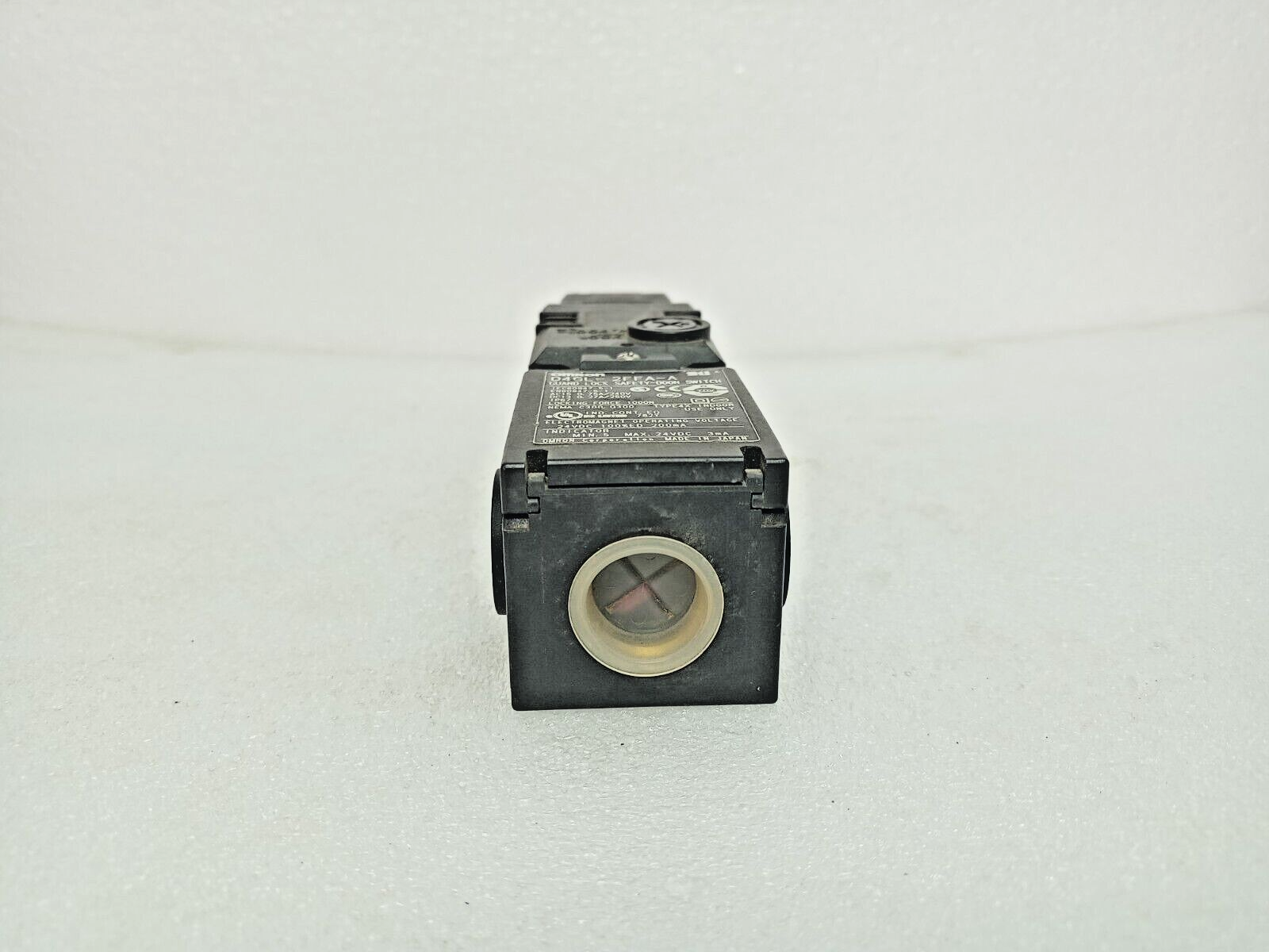 Omron D4GL-2FFA-A4 Guard lock safety-door switch