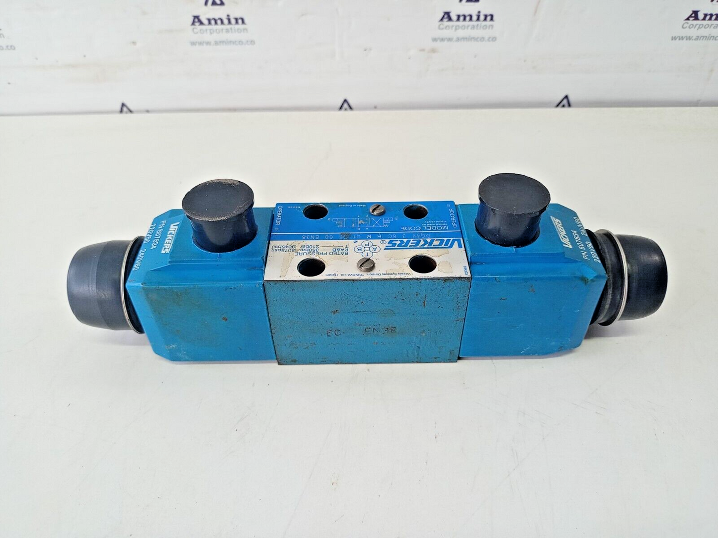 Vickers DG4V-3-6C-H-M-U1-D6-60 EN38 Directional Control valve DG4V36CHMU1D660