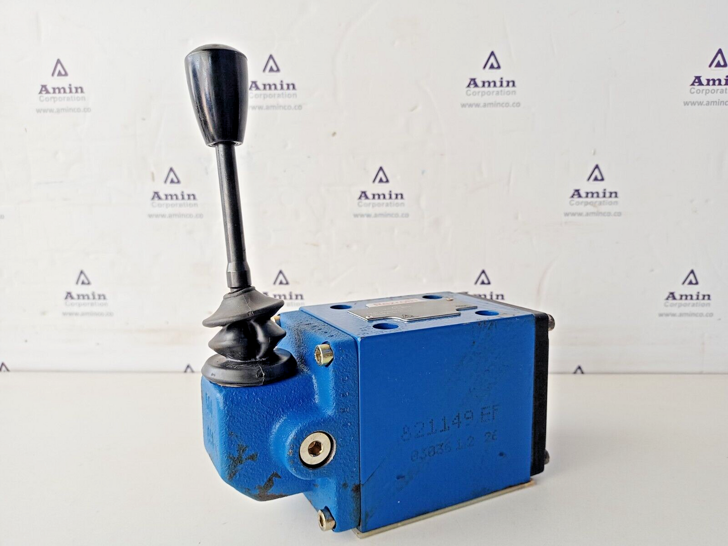 REXROTH 4WMM 10 C31 Directional control valve MNR R900597811 - NEW