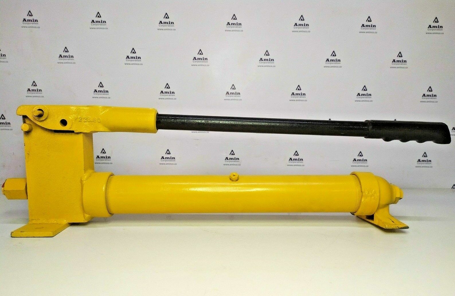 Enerpac P228 Hydraulic Hand Pump Capacity: 2800 bar max. - FREE SHIPPING