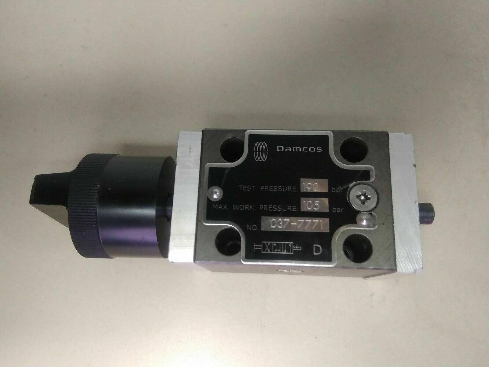 DAMCOS 037-7771 PILOT VALVE Max. working pressure : 105 bar - NEW