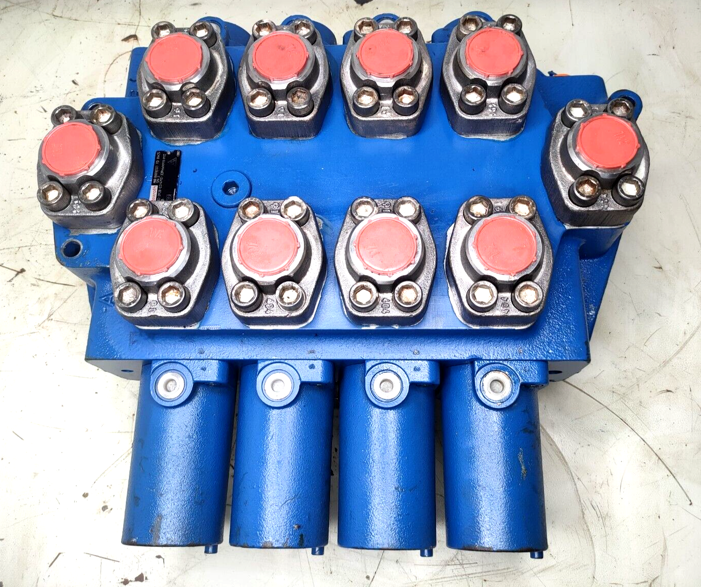 Rexroth MO-3928-02/4MO-32PHWKM11-M12 R900967377 Open center control block