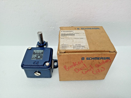 SCHMERSAL TD422-10Y, AC-15, Ui 400V, Uimp 6kV Limit Switch - NEW