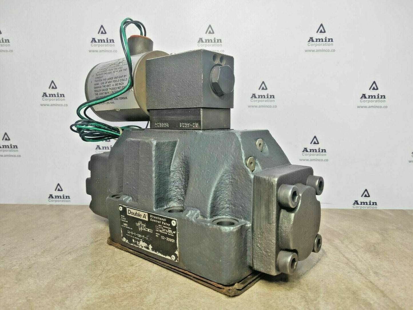 Double-A QJ-3-C-10D1-V with QJ-8-C-10B1-T-V Directional control valve - NEW