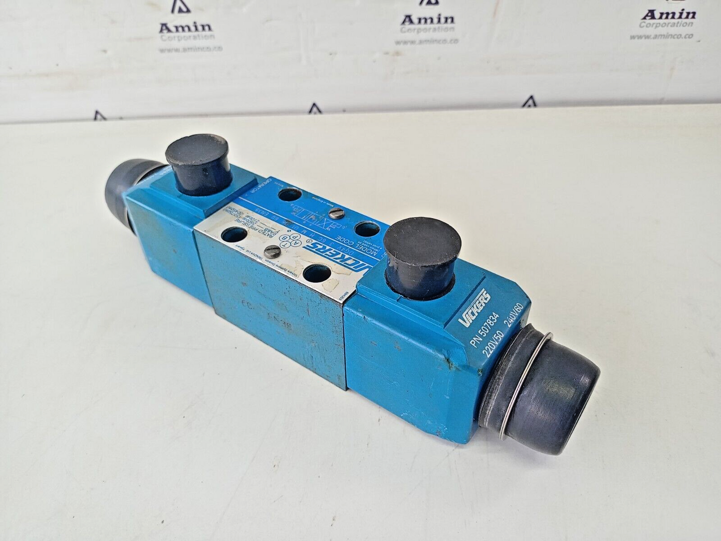 Vickers DG4V-3-6C-H-M-U1-D6-60 EN38 Directional Control valve DG4V36CHMU1D660