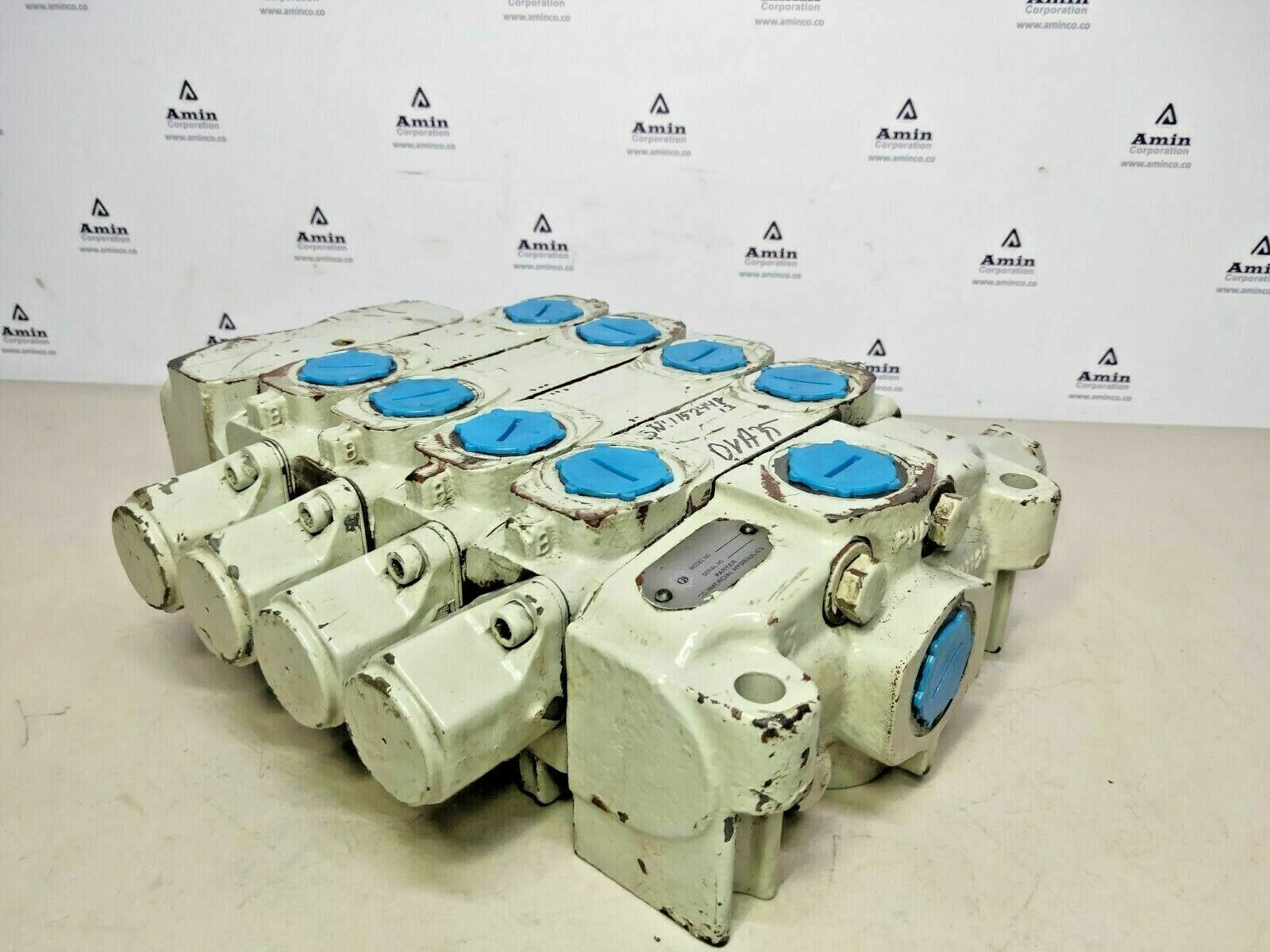 Parker Commercial hydraulics DVA35 Hydraulic control valve S/n: 115244813