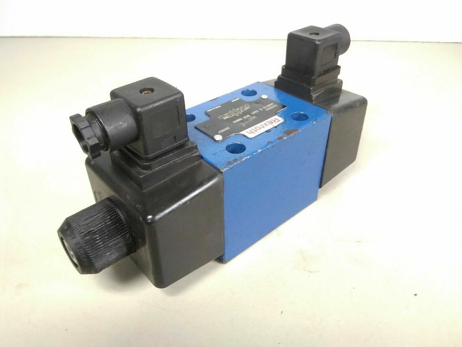 Rexroth 4WE10 E 33/C 110 N9K4 26W07 Directional Control Valve