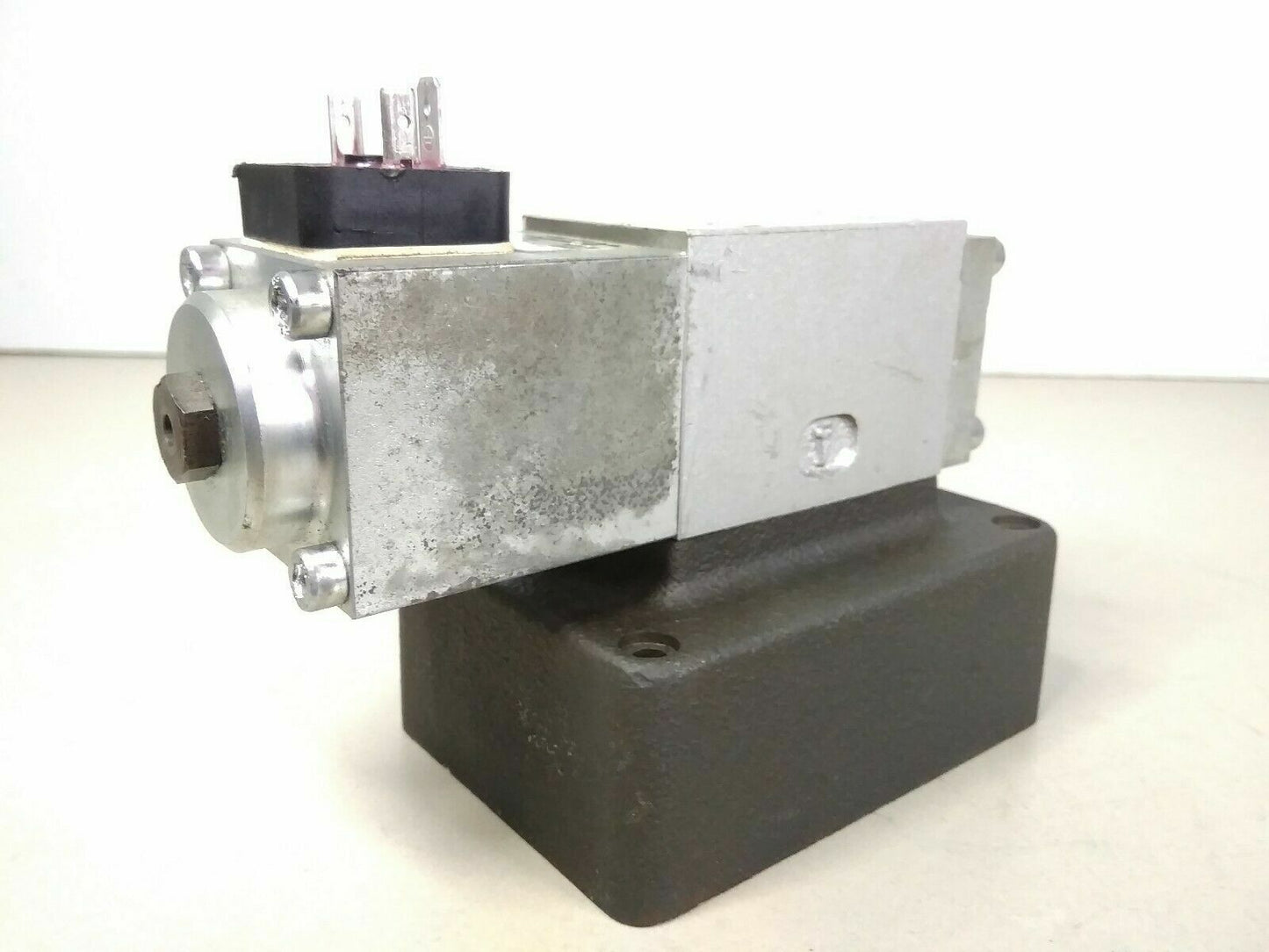 Wandfluh WDMFA06-AB2-G24 Solenoid Valve 350 bar max. Pressure - NEW