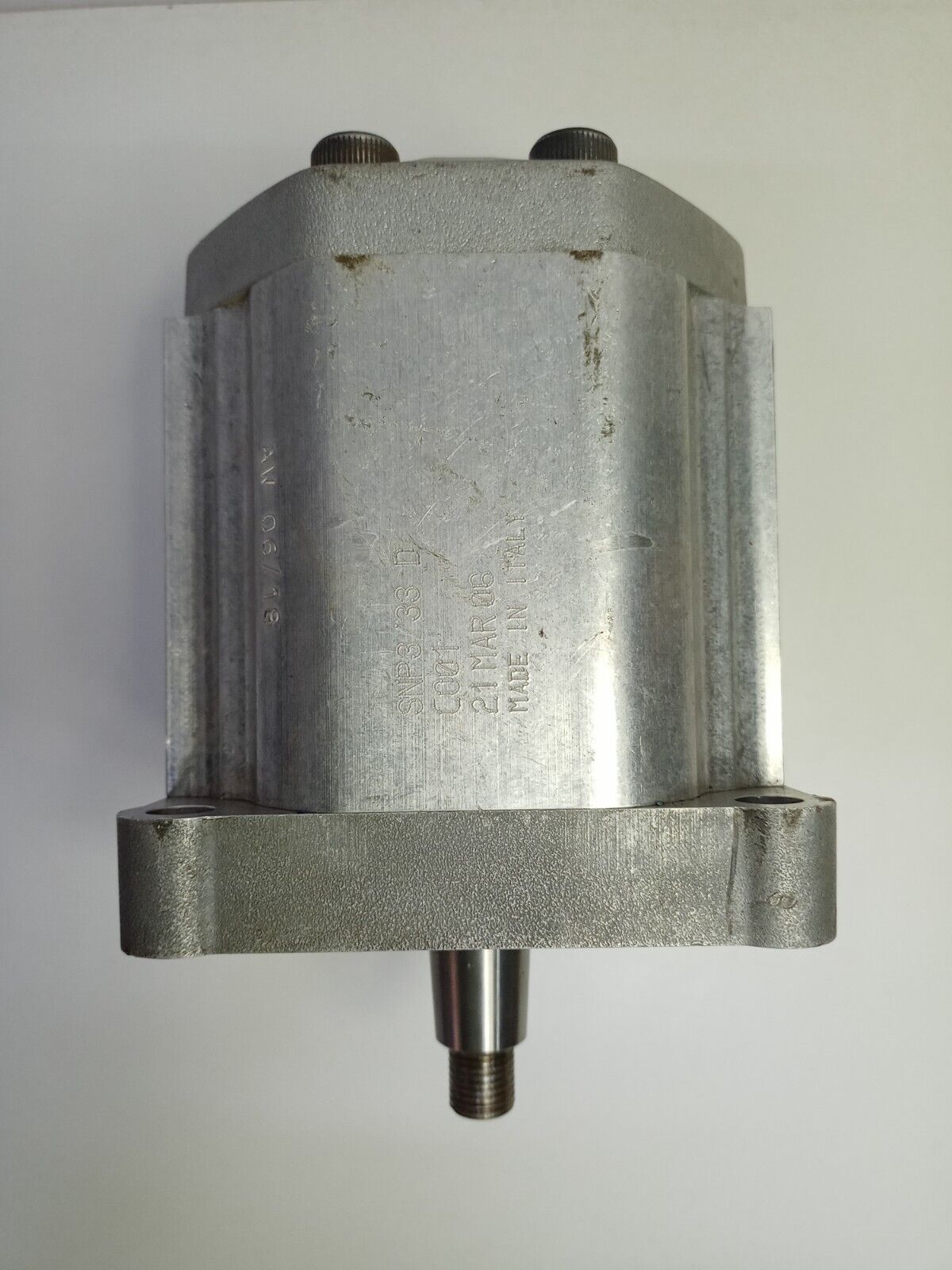 Sundstrand SNP3/33 D CO01 Hydraulic Gear Pump - NEW Free Fast Shipping