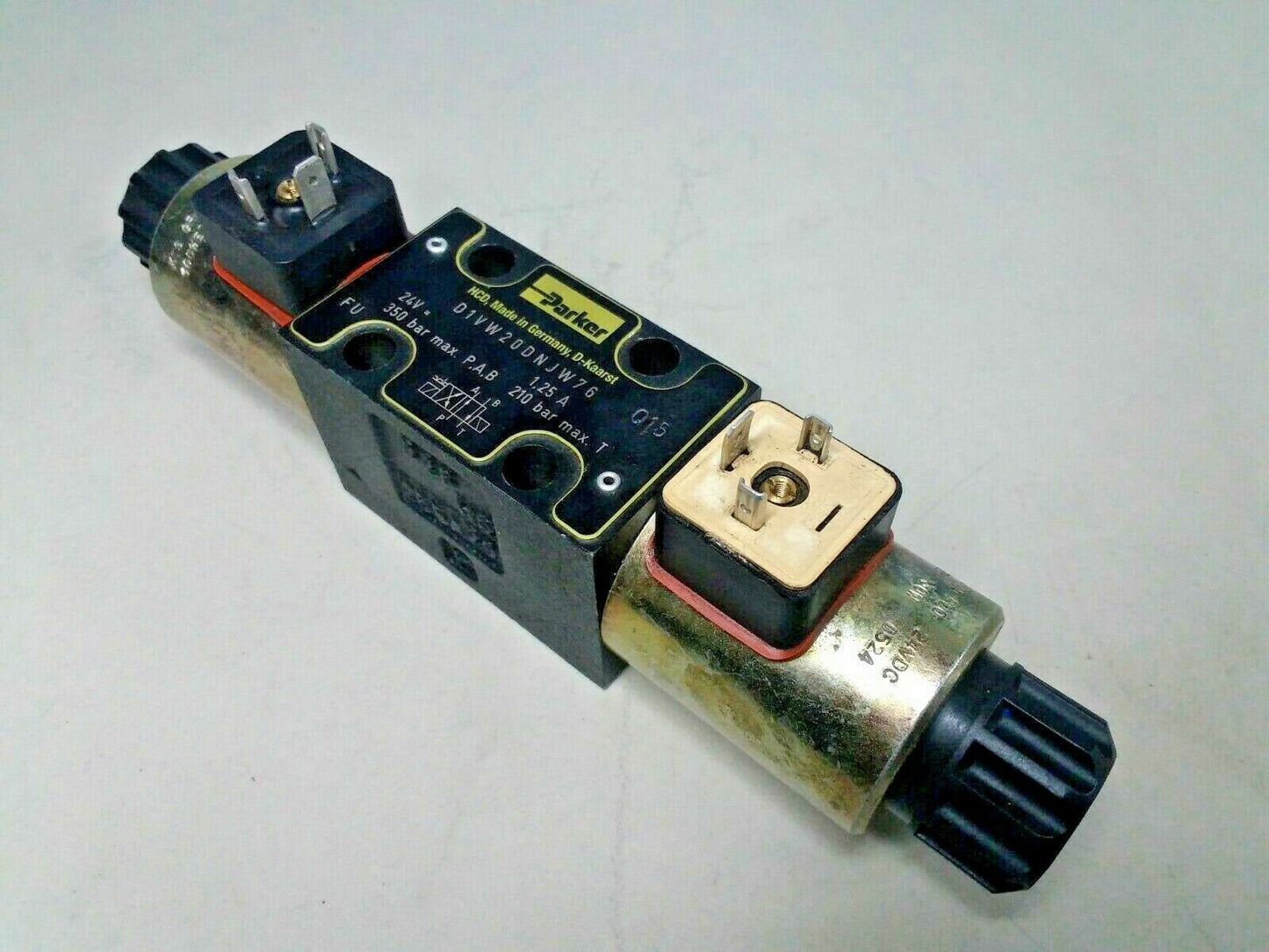 Parker D1VW20DNJW76 Directional control valve 350 bar max. - NEW