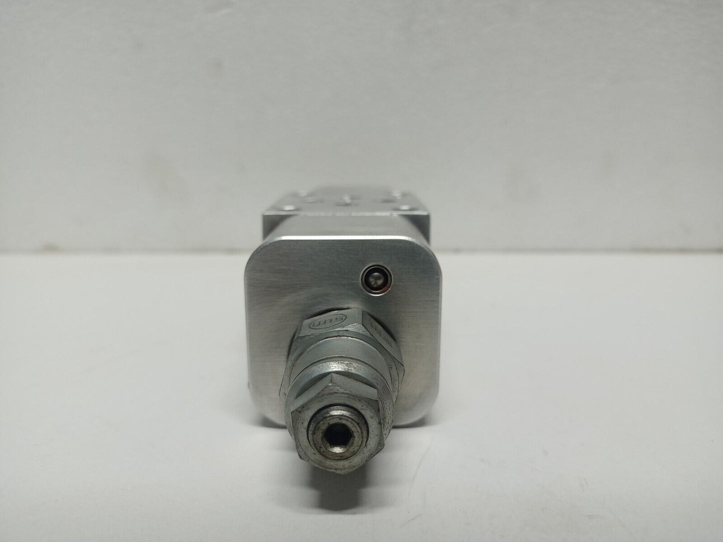 Sun hydraulics EBY 1D01 AC Sandwich valve - NEW