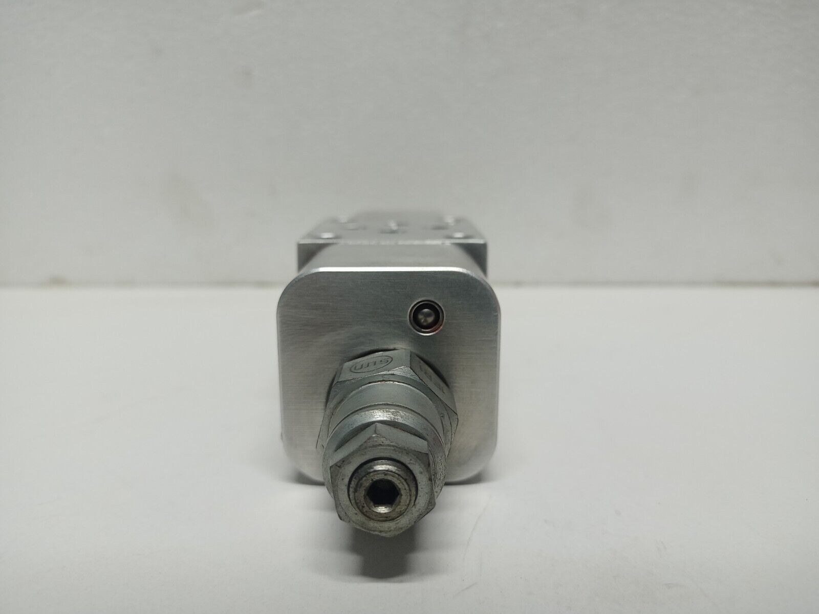 Sun hydraulics EBY 1D01 AC Sandwich valve - NEW