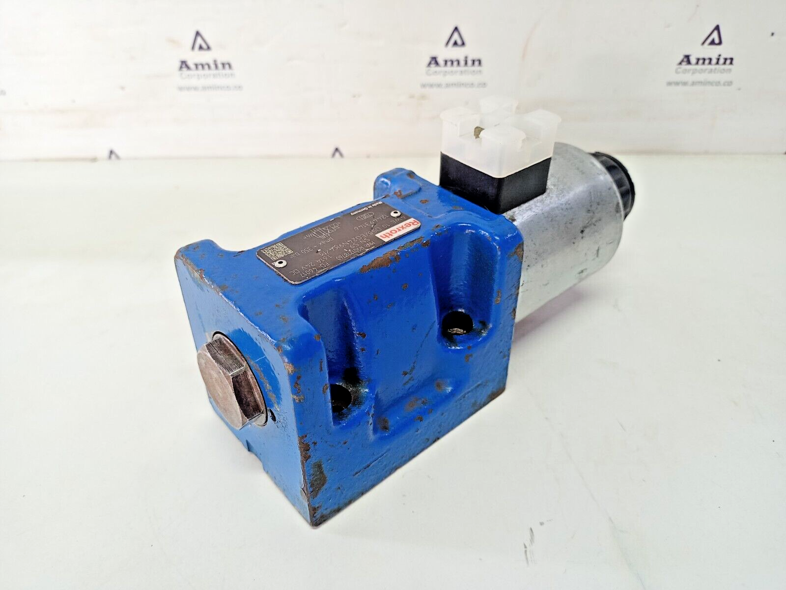 Rexroth 4WE 10 D50/EG24N9K4/M Directional spool valve 4WE10D50/EG24N9K4/M
