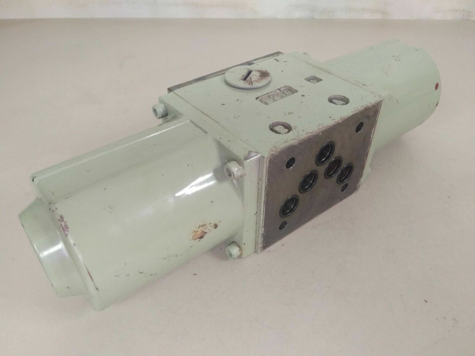 KAWASAKI REXROTH 4WE10J-10L0LG24NDL Valve - NEW