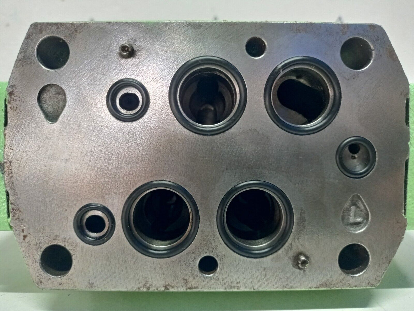 Kawasaki DEH16P-30-220-2WD24AL Directional control valve