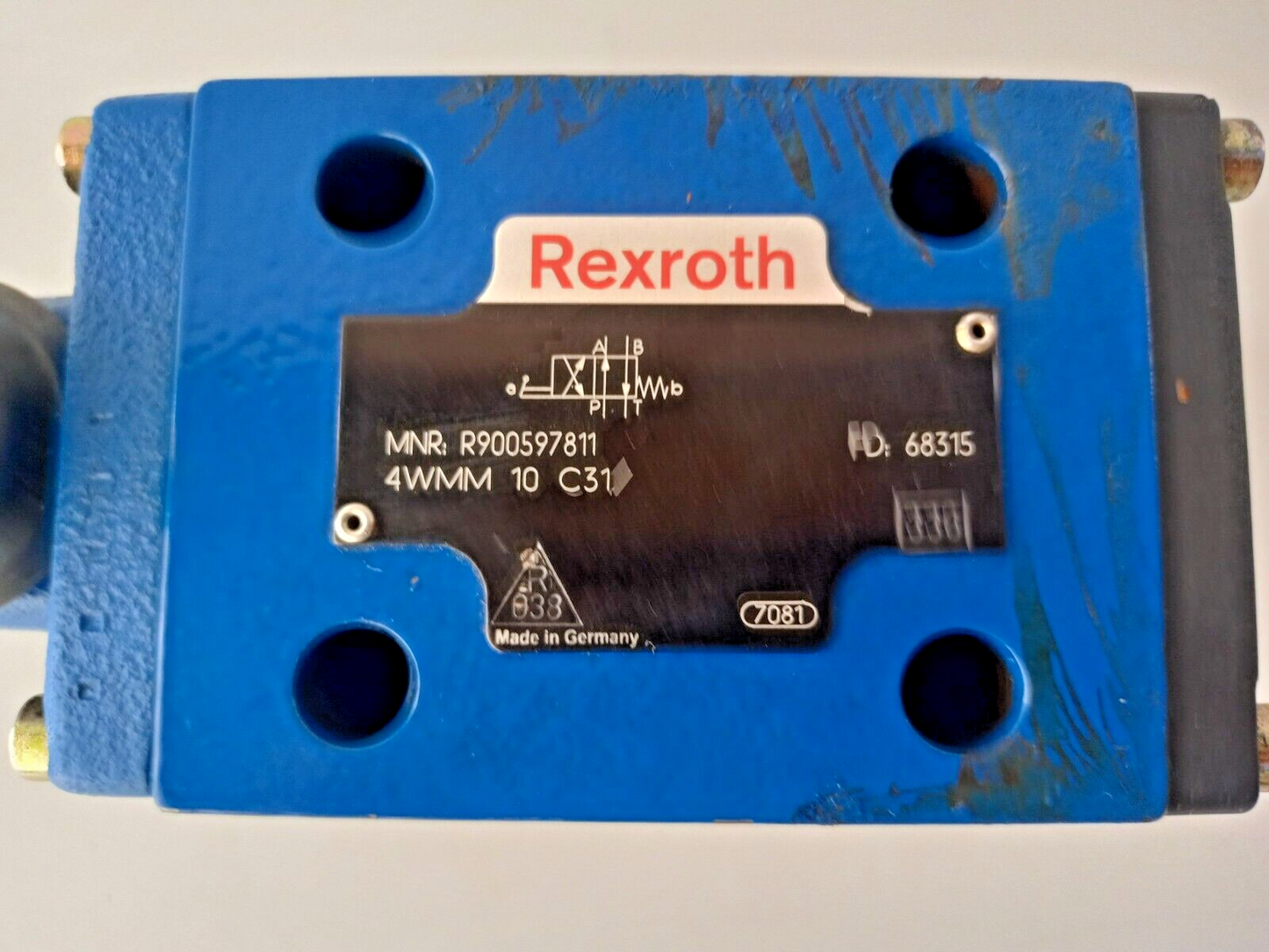 REXROTH 4WMM 10 C31 Directional control valve MNR R900597811 - NEW