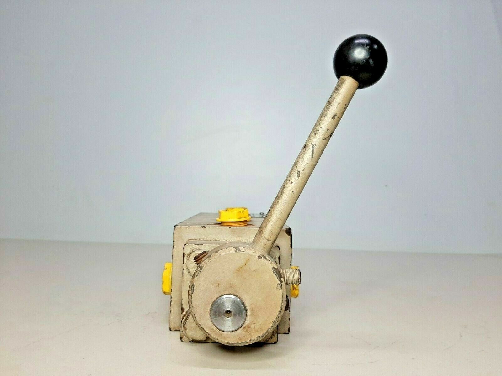 Rolls-Royce deck machinery F44 Item No.: 112-237 Lever operated control block