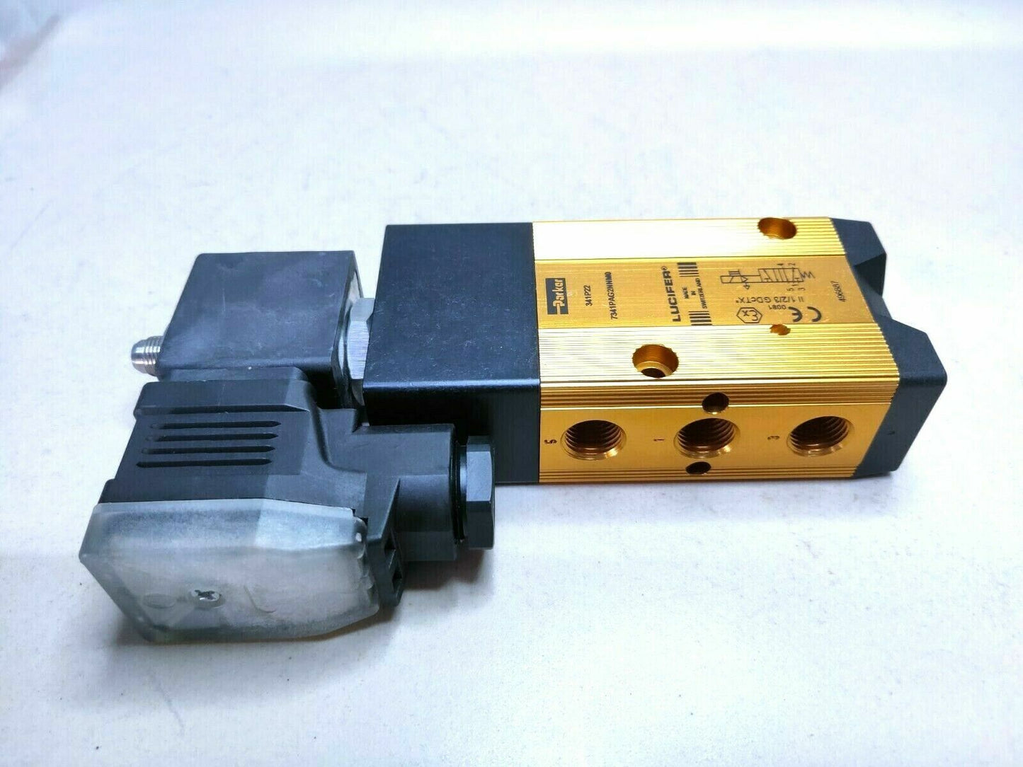 Parker Lucifer 7341PAG2NNM0 valve with 483510P0 XS03MF 24VDC 50/60 Hz 9W Coil