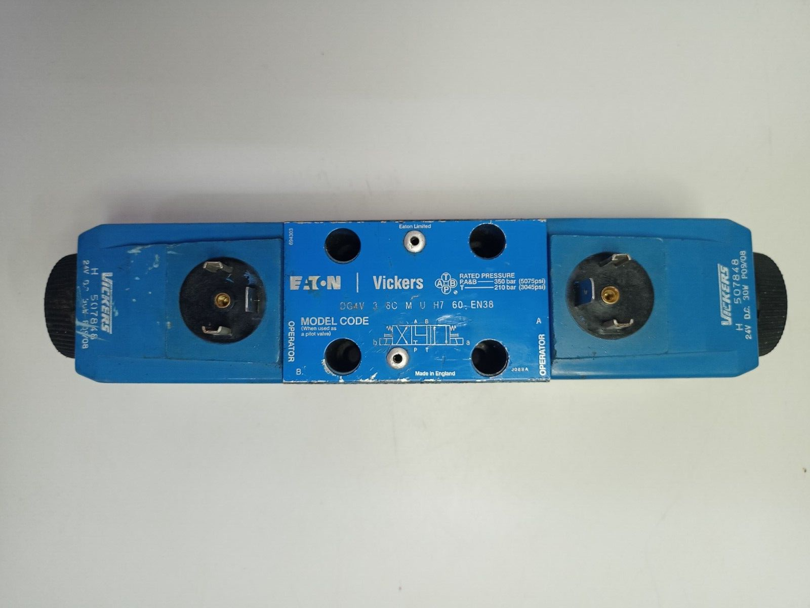 Eaton Vickers DG4V-3-6C-M-U-H7-60 Directional Control valve - NEW
