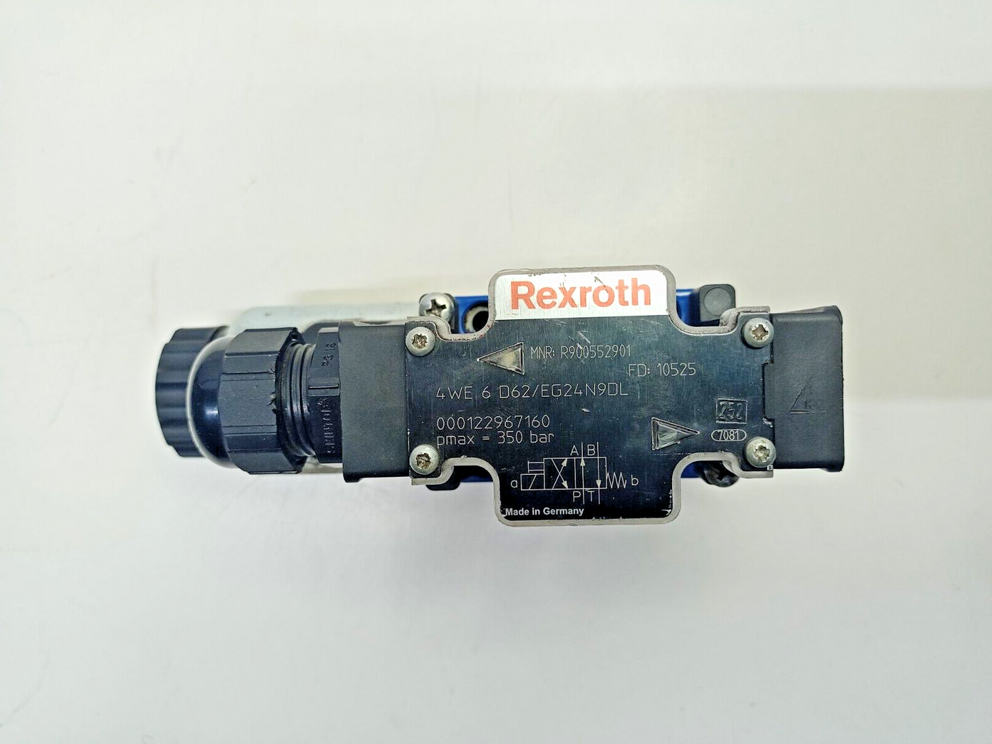 Rexroth R900552901 4WE6D62/EG24N9DL Directional control valve 24VDC - NEW