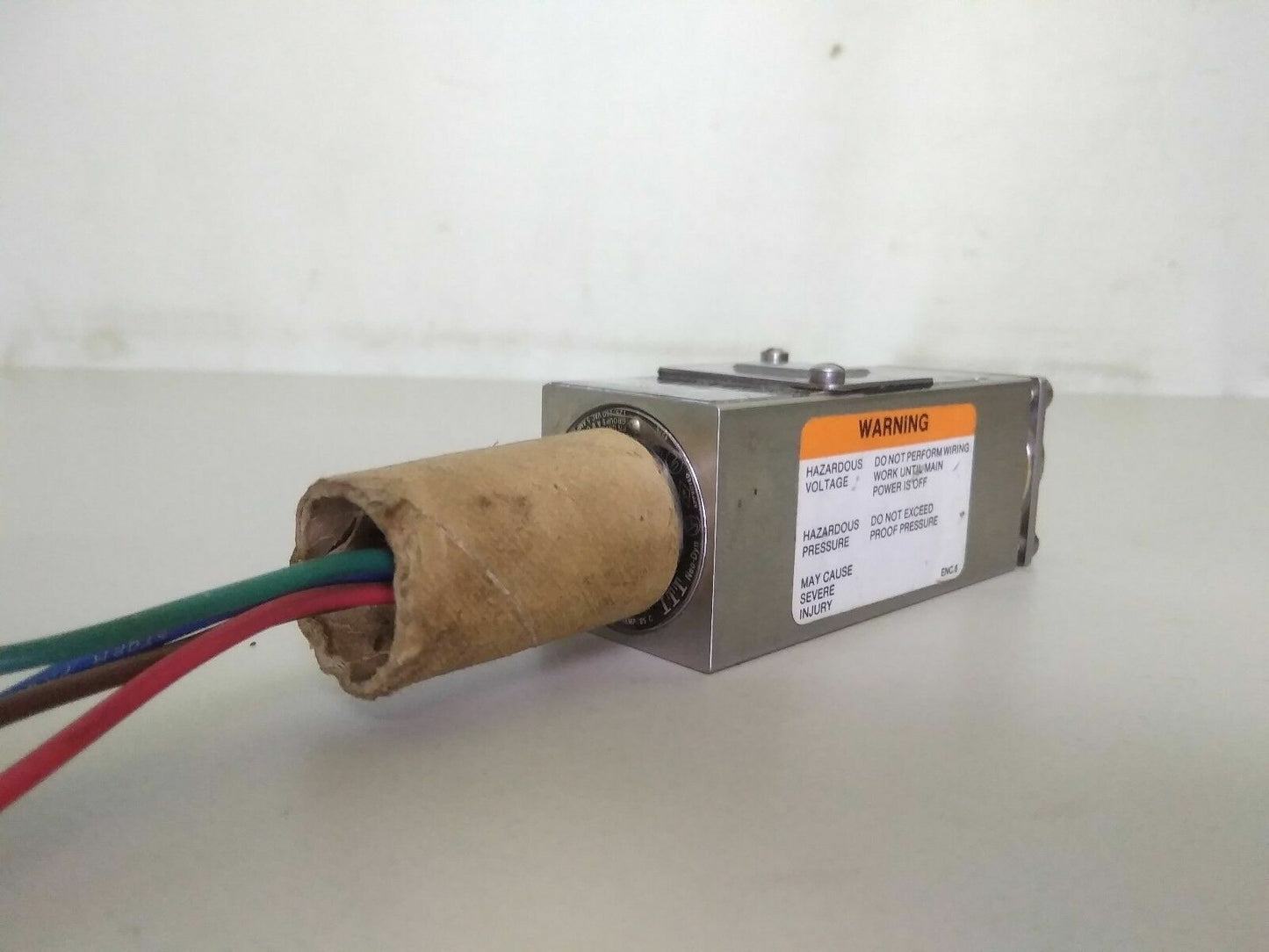 ITT Aerospace Adjustable Pressure Switch 122P8S34 Range: 3-30 PSIG - NEW