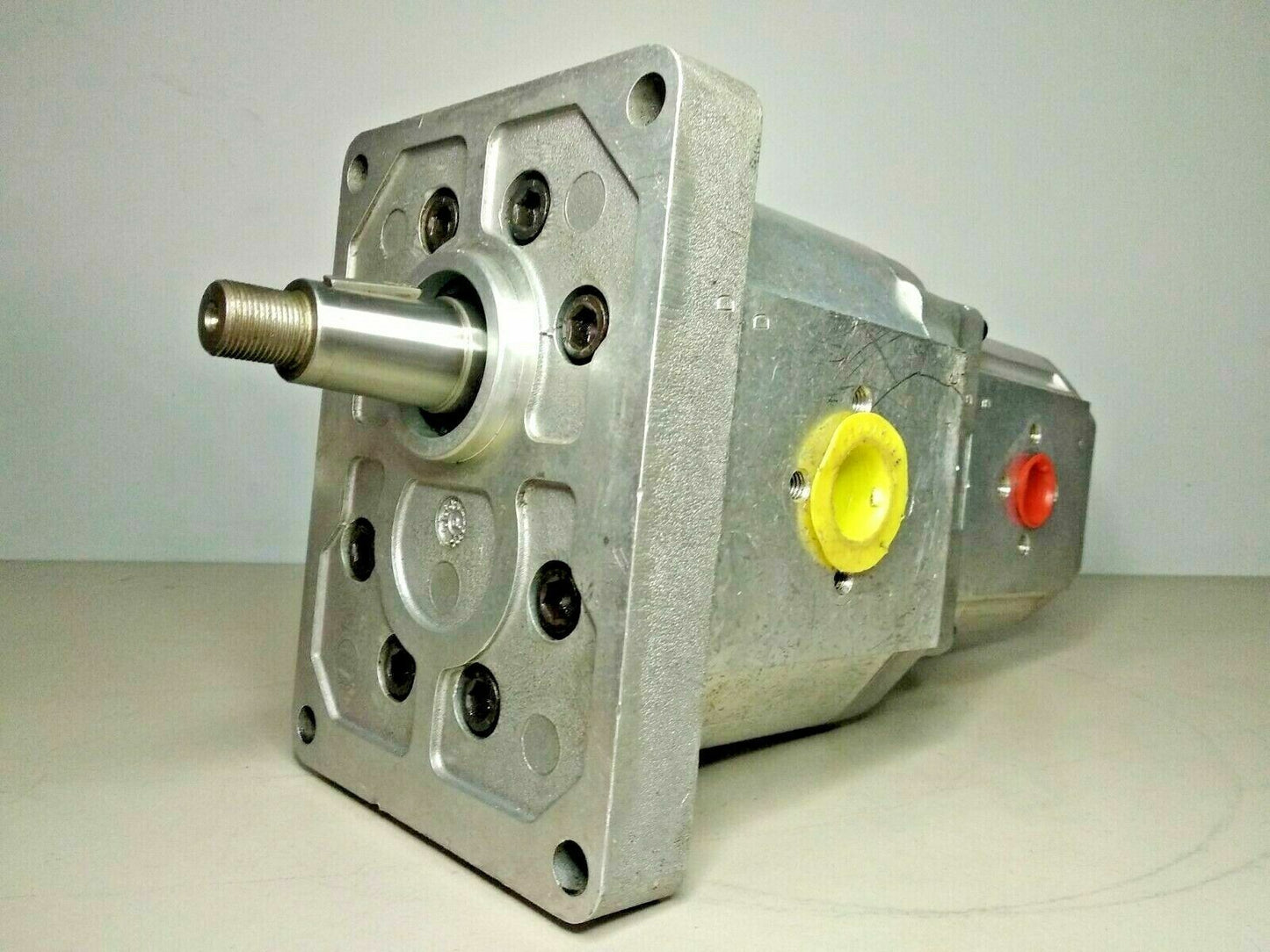 Sundstrand Hydraulic Pump TAW4NN/106R531BD Coupled with SNQ3NN/075RN11DB