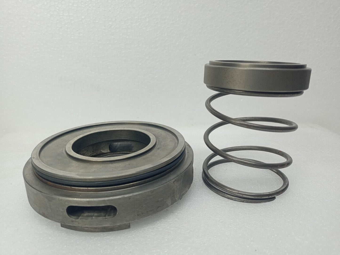 LS Seals M/E LO pump seal AC065