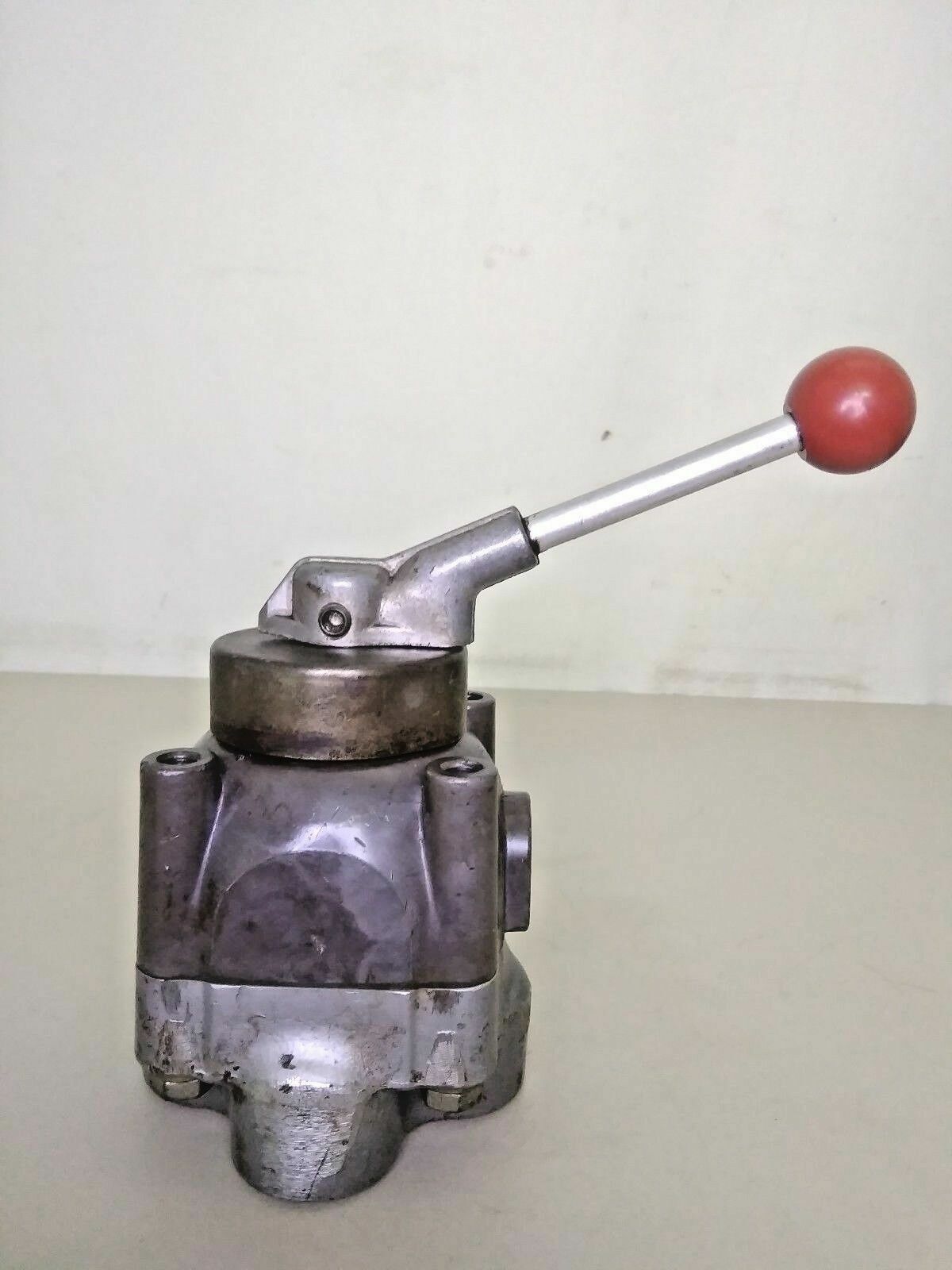BARKSDALE VALVE 6943S3AC3-MC-J Pressure 2400 PSI - NEW