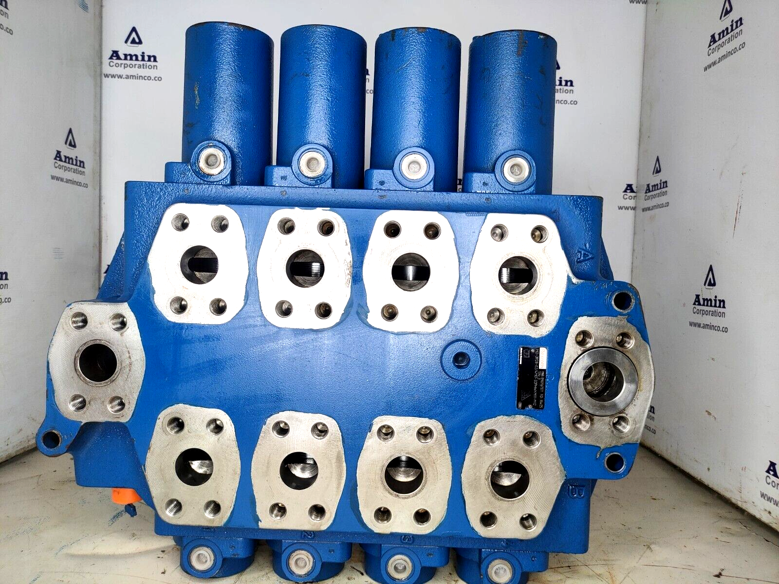 Rexroth MO-3928-02/4MO-32PHWKM11-M12 R900967377 Open center control block