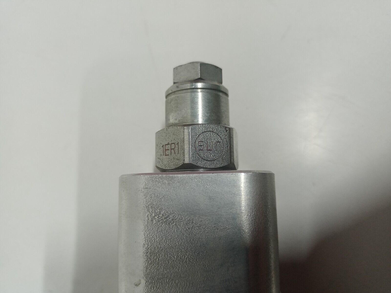 Sun hydraulics EBY 1D01 AC Sandwich valve - NEW