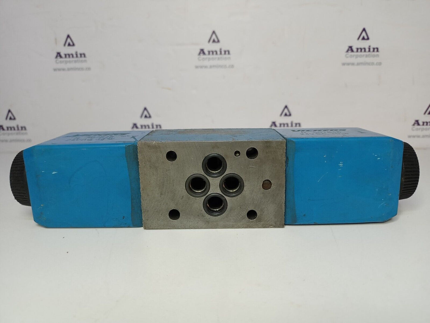 Eaton Vickers DG4V-3-6C-M-U-H7-60 Directional Control valve
