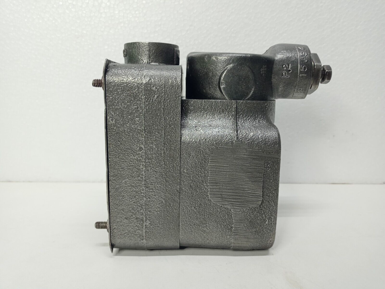 Vickers URG2-06-F-13 Unloading relief valve 1500-3000 psi - NEW