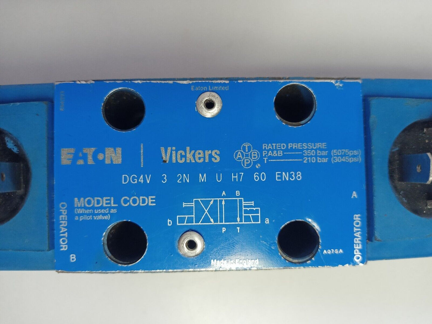 Eaton Vickers DG4V-3-2N-M-U-H7-60 Directional Control valve - NEW