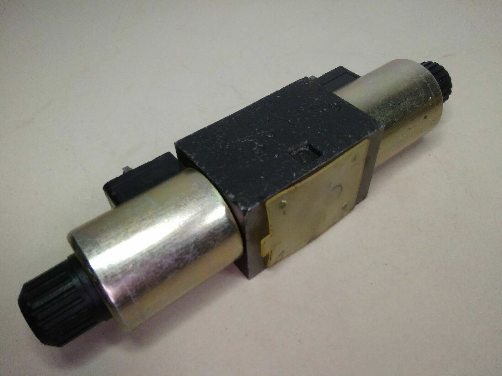 Macgregor MCG-LCH/SV 4/2-2-24V=-E01-M01 Directional control Valve - NEW