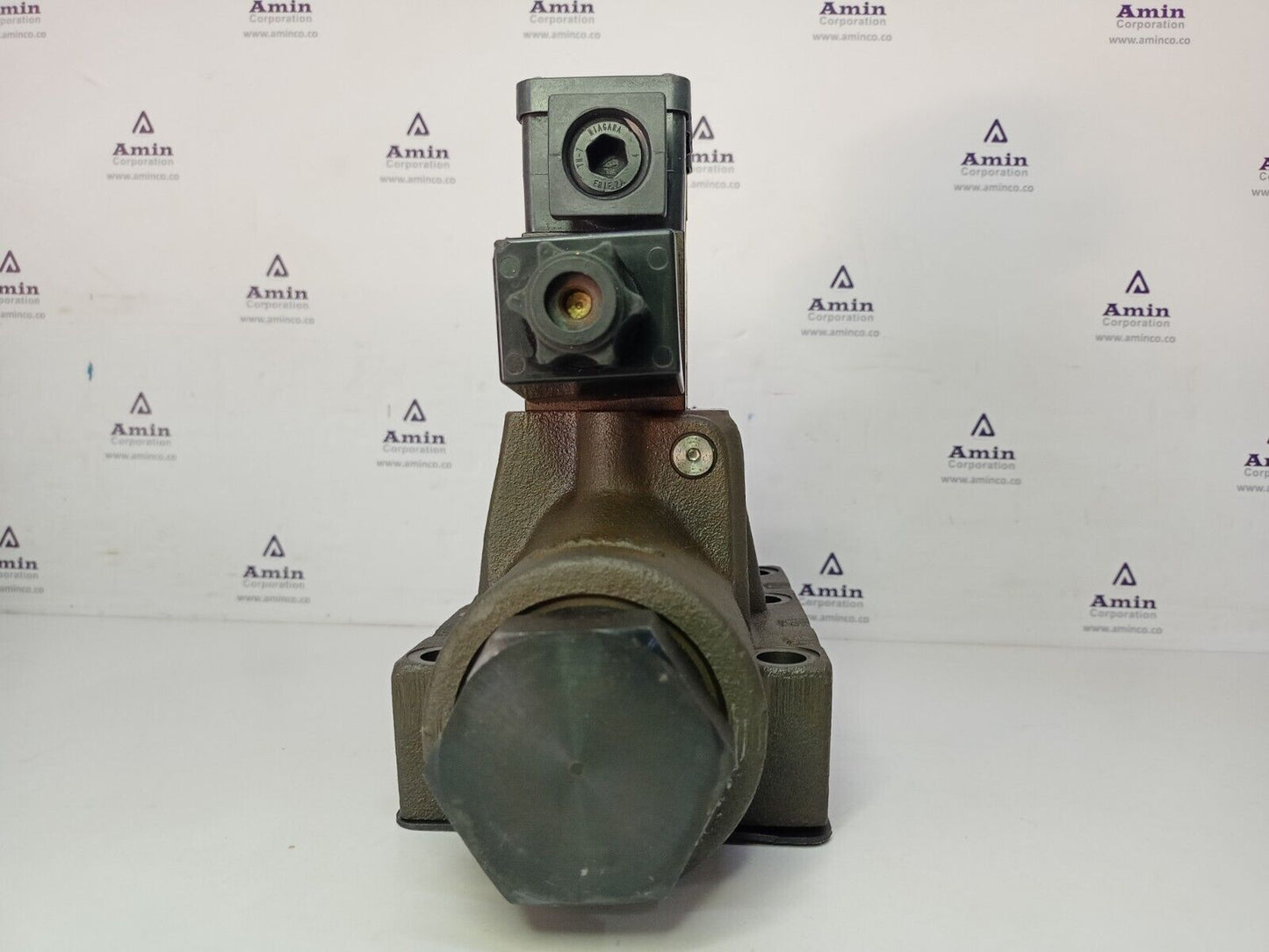 Parker D61VW009C6NYCF Hydraulic Directional control valve D1VHW004CNYCF - NEW