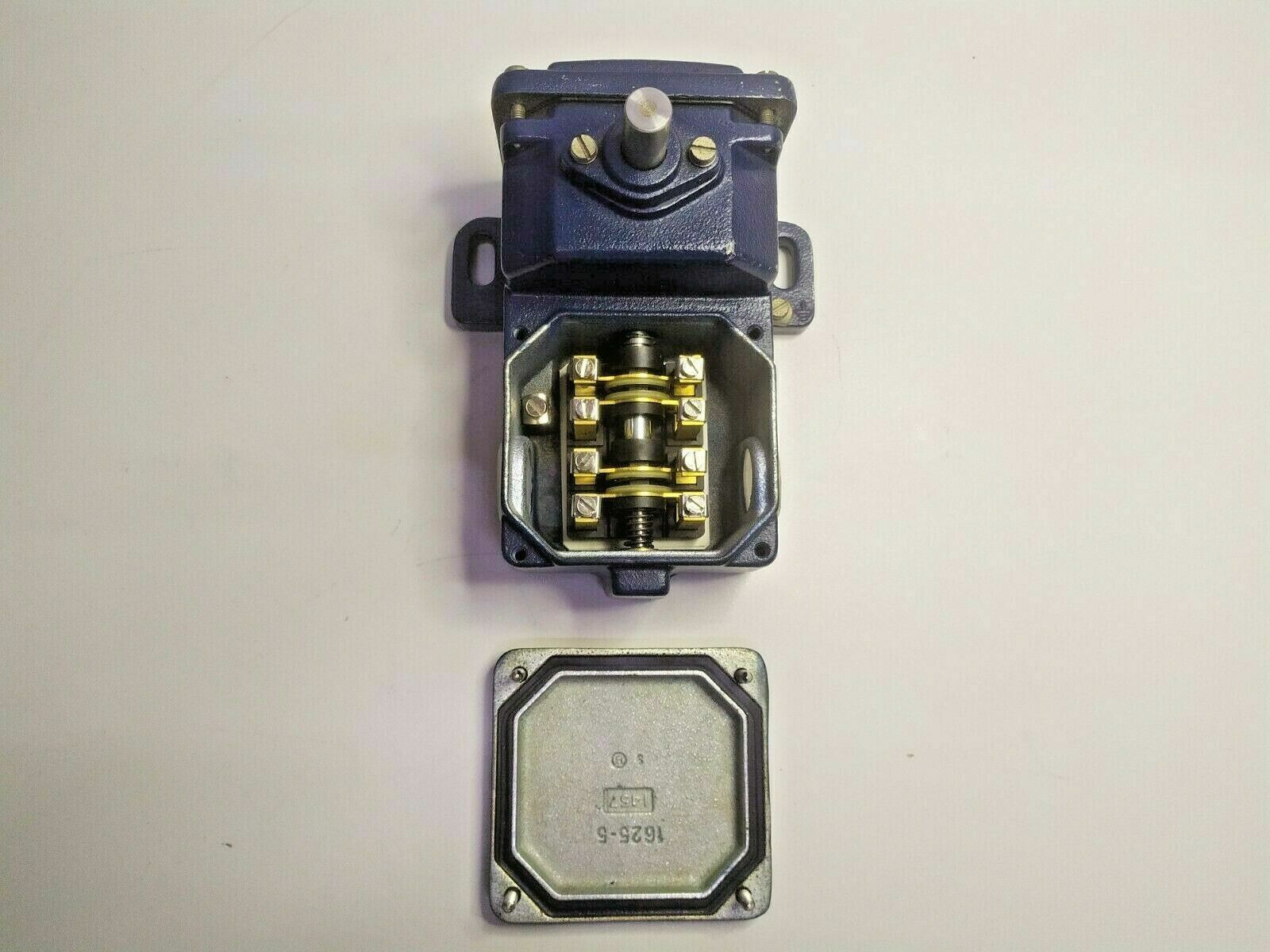 Schmersal Limit Switch TD 250-22z - NEW