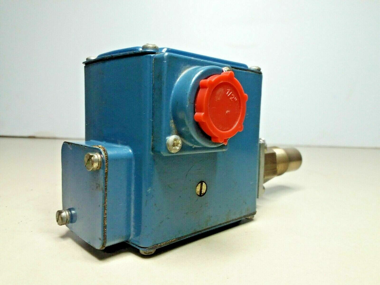 Amot Controls 4140EK1E00EE3-EE Range: 66-87 Deg. C