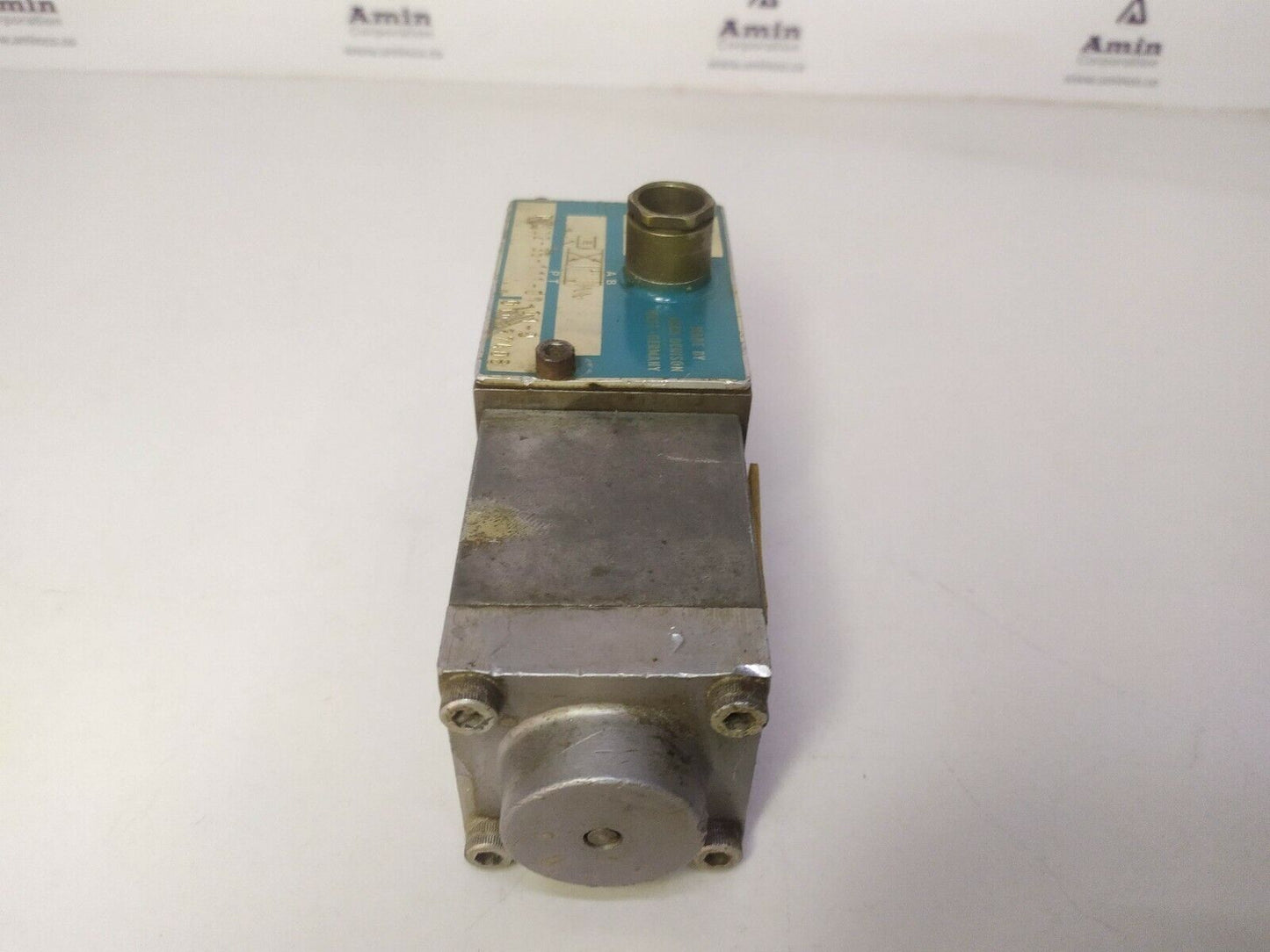Abex Denison D2D02-35-111-01-01-0 Directional control valve