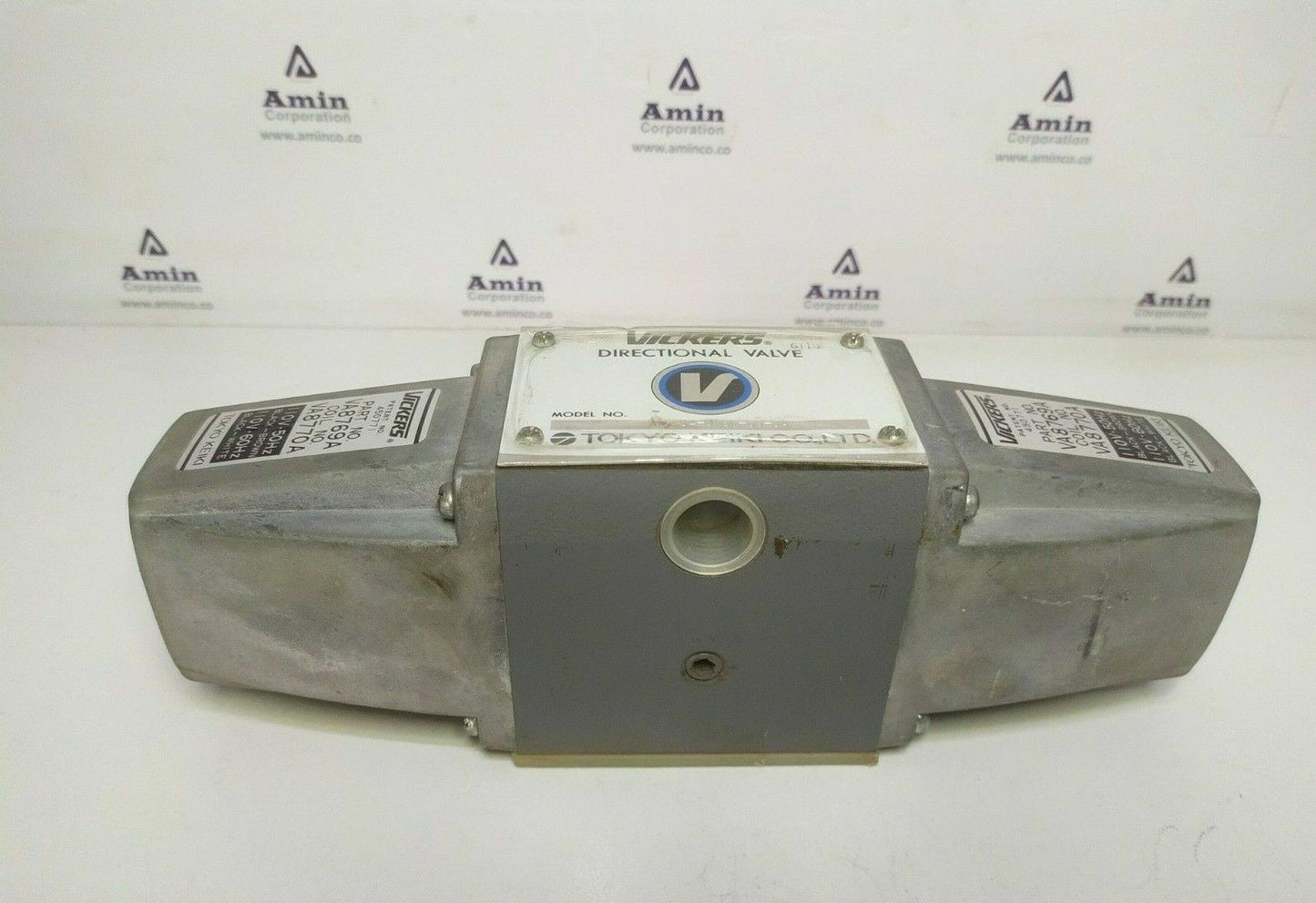Vickers DG4S4-018C-50-JA Directional control valve - NEW