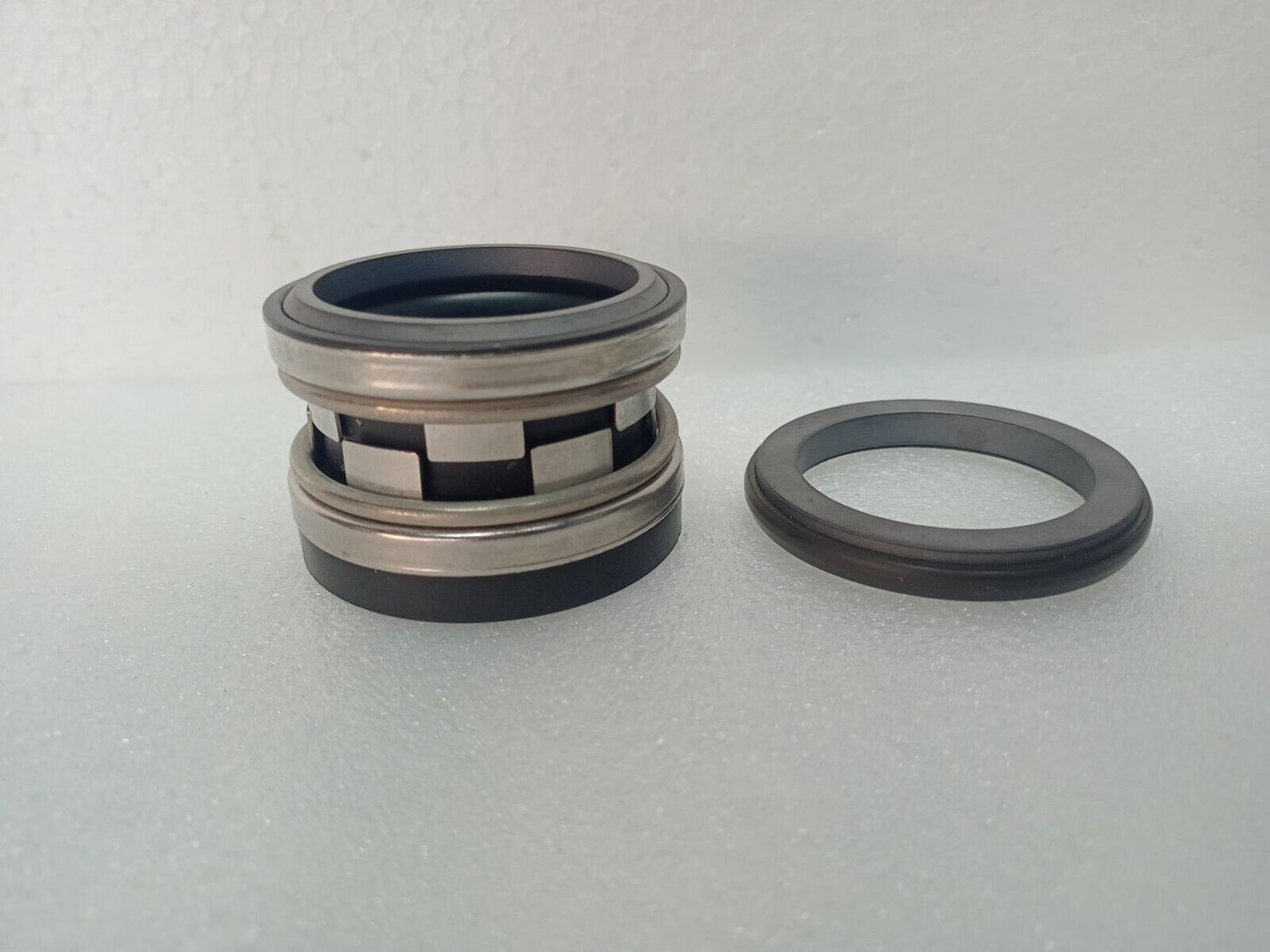 John Crane int. Type 2100 Heavy duty Elastomer bellow Mechanical seal 45mm - NEW