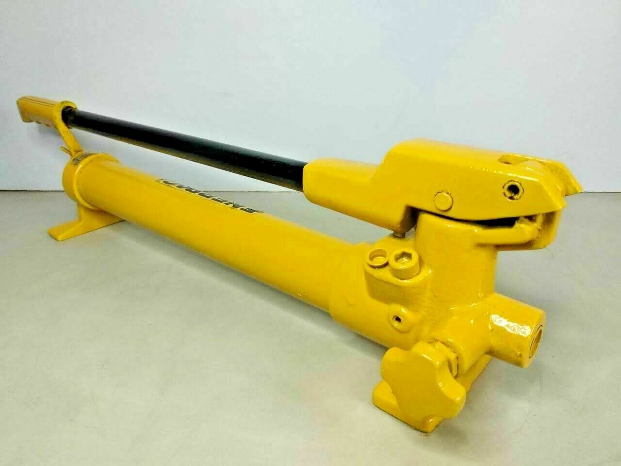 Enerpac P70 Hydraulic Hand Pump Capacity: 700 bar - FREE SHIPPING