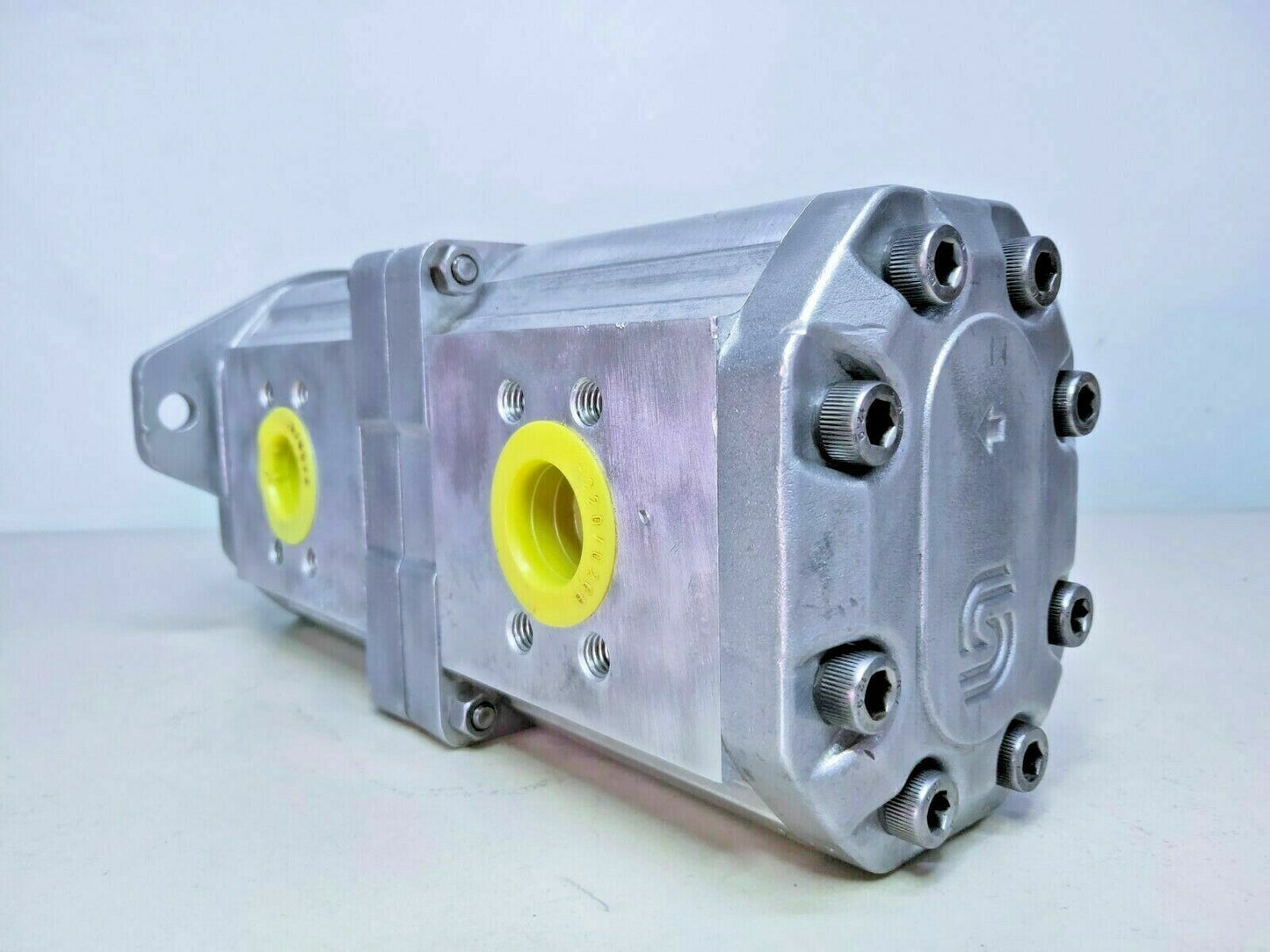 Sundstrand SNP375 D SC479H with SNP363 D SC11 A8C Hydraulic gear pump