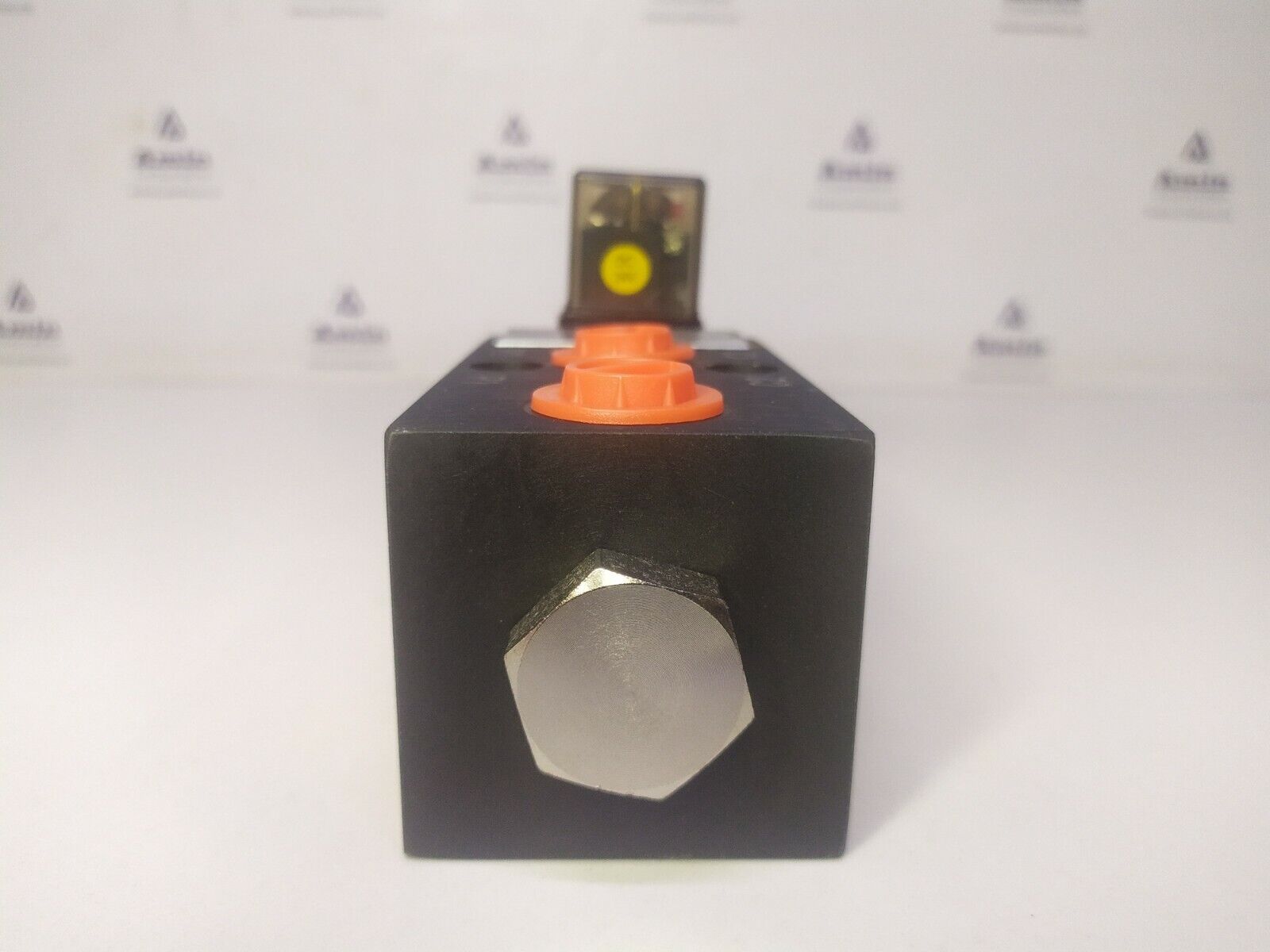 HYE6238-D24 Selector valve 6-way port: 3/8'' BSPP 24VDC Selector valve