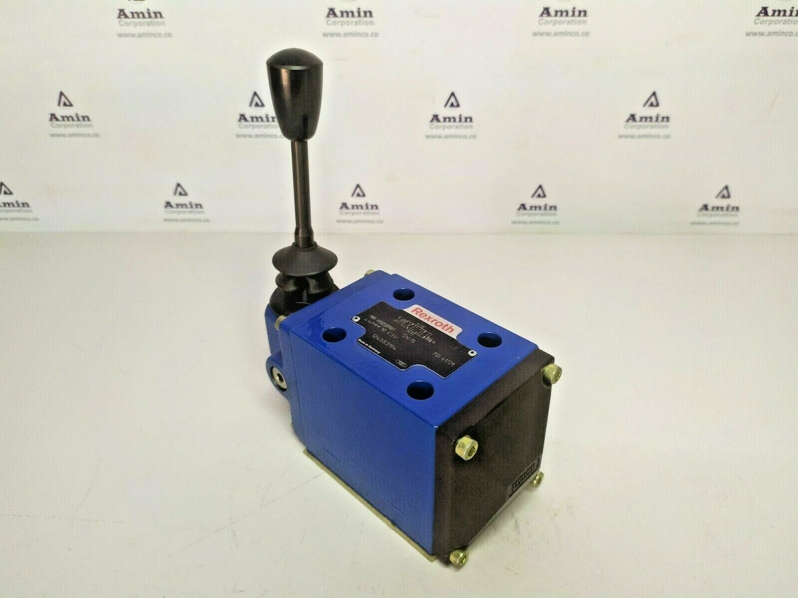 REXROTH 4WMM 10 E31 Directional control valve MNR R900589983 - NEW